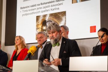 Radní Michal Hroza na tiskové konferenci